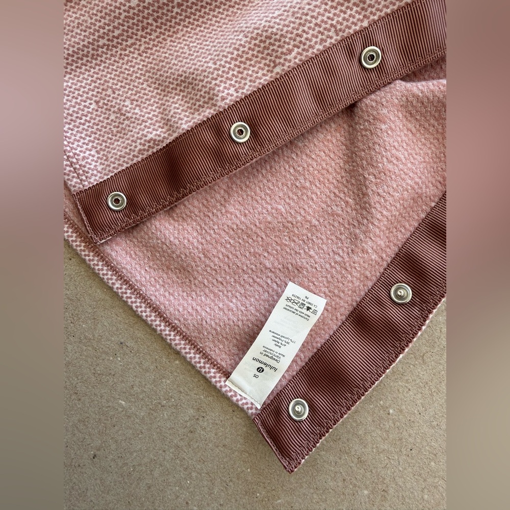 Lululemon Vinyasa Scarf - Dusty Pink —Size OS — NWT - Picture 4 of 9